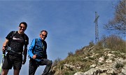 59 Sul sent. 507 in vista della croce del Canto Alto